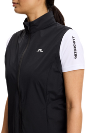 Model wearing J.Lindeberg Thorine Wind Packable Vest