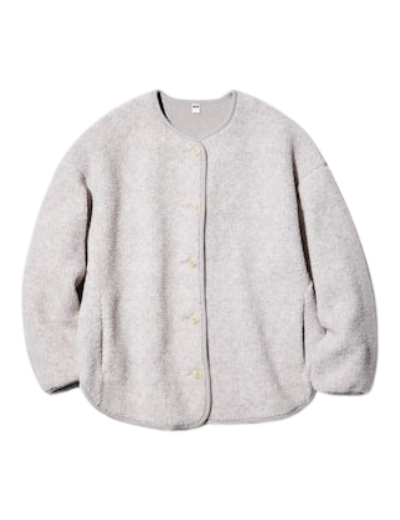 Model wearing Uniqlo Pile Lined Fleece Relaxed Silhouette Cardigan