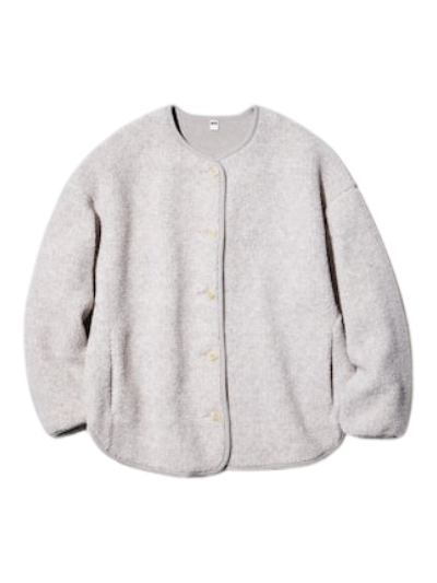 Model wearing Uniqlo Pile Lined Fleece Relaxed Silhouette Cardigan