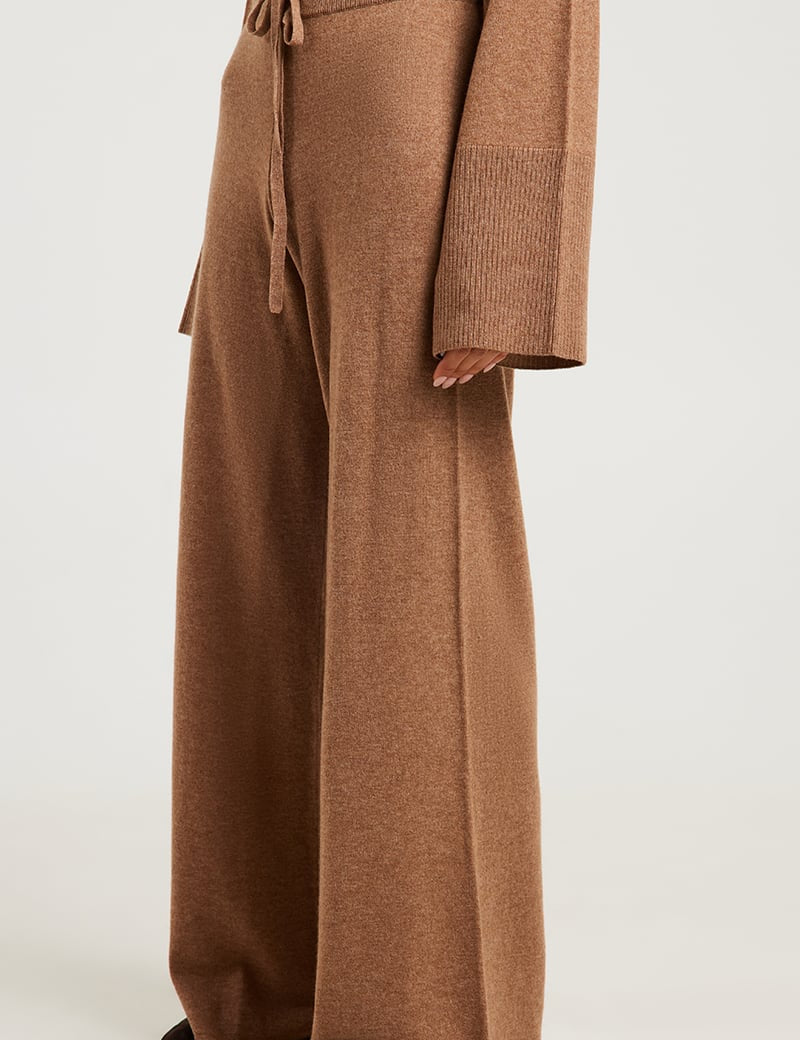 Model wearing Hansen & Gretel Jada Cashmere Pant